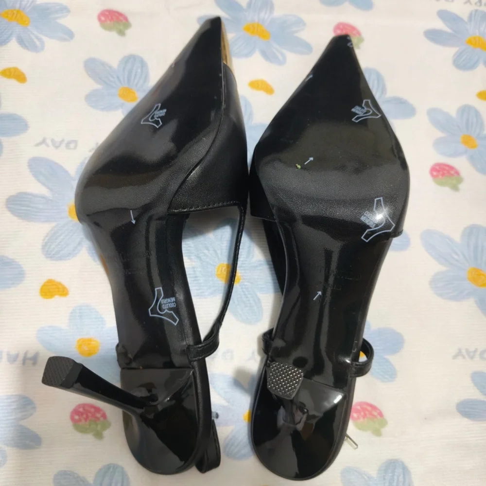 Saint Laurent Black Slingback Heels with Gold Pointed Cap - Picture 4 of 16